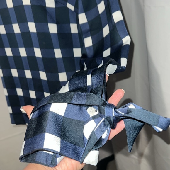 BANANA REPUBLIC GINGHAM VENTED TIE-CUFF TOP - Picture 2 of 6